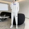 Tute da uomo Abbigliamento per uomo Kpop Pantaloni Set Felpa T-shirt maschile Tute sportive bianche Alfabeto Tuta Pantaloni sportivi Top in coordinato Xl