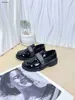 Nya barnskor glänsande patentläder baby sneakers storlek 26-35 designer sko box pojkar flickor casual skor 24mar