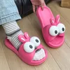 Zapatillas divertido lindo fresco para las mujeres 2024 verano dibujos animados hogar interior suave suela antideslizante EVA