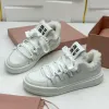 Moda Yeni Stil Miui Sıradan Ayakkabı Tenis Kış Sıcak Boyutu 35-40 Loafer Platform Ayakkabı Kadınlar Furry Sabah Düz Oyuncak Ayı Spor Eğitmeni Hediye Loafer Girl Hediye Bo