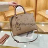 Cross Body 2023 Nuova borsa tote Borsa a mano in PU in rilievo Una spalla Borsa a tracolla portatile da donna di grande capacità H240323