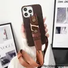 Designer Fashion Crossbody Cellphone Casos para iPhone 15Promax 15Pro 15 14 14Pro 14Plus 13Promax 13Pro 12 11 Pro Max Xsmax Xr X Leather Wrist Band Designer Cove