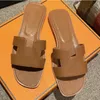 مصمم شرائح صندل Slippers الشاطئ الكلاسيكي الصدري الصيفي الصيفي سيدة جلدية الوجه يتخبط الرجال النساء خارج النعال الشاطئية الحقيقية الجلود أعلى 10A