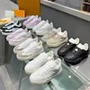 Designers GROOVY Platform Sneakers Femmes Chaussures plates Classique en cuir de veau noir et blanc mode Baskets d'impression en relief 3.20 03