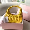 Miu Wander Matelasse Satin Mini Hobo Sac Designer Sac à main Matériel Cuir Fourre-tout Hobo Silhouette Femmes Fermeture À Glissière Bandoulière Sacs À Bandoulière Portefeuille