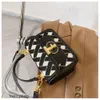 Designer Luxe mode draagtassen Portefeuilles Damestas 2023 Nieuwe modetrend Veelzijdige westerse stijl Eén schouder Crossbody Handheld Kleine vierkante tas