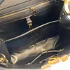Handväska Kvinnors designer axelväska läder tote handväska klassisk v logotyp elegant lyxig koppling väska vintage clamshell mode kvinna reser crossbody väska