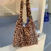 Shoulder Bags 2024 Autumn Winter Leopard Net Red Plush Vest HandBag For Women Fashion Student Large Capacity Tote Bag