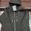 Vestes de sports de plein air veste de créateur hommes femmes à capuche randonnée tempête veste mode broderie imperméable rushsuit