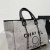 خطاب مسائي أكياس فاخرة CC TOTES HANDBAG Fashion Canvas Bag Womens Ladies CH مطرزة على حقائب اليد المصممة للإناث تسوق حقيبة تحمل على ظهر الجسم JOL3