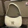 Sac sous les bras en relief Mlb coréen pour femmes, sac à bandoulière Portable polyvalent et minimaliste urbain, nouvelle collection hiver 2023