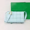 Bolso cruzado de diseñador Bolso de hombro para mujer Calidad de cuero de lujo 3033 Tejido clásico Estilo vintage Mate Hebilla dorada Tote de moda Bolso de casete al aire libre