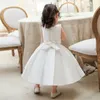 Robes de fille Enfant en bas âge Satin Filles Robe Blanc Parti Plissé Grand Arc 1er Anniversaire Princesse Pour Baptême Bal De Mariage Enfants Vêtements