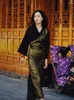 Etnisk kläder kinesisk stil gyllene retro spetsar upp lång klänning huamel hylsa tibetanska kvinnor han han