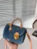 Topp lyxdesigner denim kudde påse kvinnors handväska crossbody väska axelväska guldmetalltillbehör mångsidiga tygväskor 16 cm