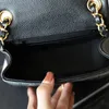 Borsa di design mini borsa a tracolla Borsa con catene borsa classica con patta Borsa in caviale da 17 cm borse di lusso mini borsa di alta qualità Borsa a tracolla in pelle nera Confezione regalo
