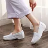 Mocassins caliers infirmières chaussures pour femmes nouvelles chaussures simples semelles molles respirant creux de petites chaussures blanches hôpital fond plat de travail