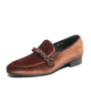 Skor fashionabla män loafers klassisk brittisk stil mocka hjortskinn casual klänning brosch vridna personlighet små läderskor 48