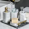 Conjunto de accesorios de baño Creativo Textura de mármol Accesorios de ducha de cerámica Baño moderno europeo Soporte para cepillo de dientes Cuarto de baño de cuatro piezas D Otavq