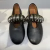 Sexy leer 2024 schapenvacht dames dame platte hakken sandalen moeder schoenen rond teen metalen gesp comfortabel zomer Europa en Amerika de catwalk slip-on maat 18