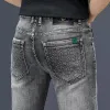 2024 Spring Fashion Cotton Men's Jeans Slim Elastic Bee Business Pants Byxor Klassisk stil manlig denim grå färg