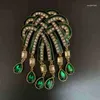 Ensemble collier et boucles d'oreilles vintage d'Europe et d'Amérique avec ses diamants d'eau verts étincelants, boucle d'oreille broche artisanale en émail