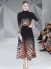 Рабочие платья Miyake Fashion Design Плиссированные комплекты из двух предметов для женщин Осенняя эластичная футболка с цветочным принтом Шифоновые складки Юбки-миди Костюмы