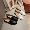 Chaussures décontractées 2024 mode été femmes concepteur bout carré dame pieds nus appartements élégants femmes mocassins en cuir à l'extérieur grande taille