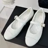 Yuvarlak Toe Woman Ballet Flats Pist Tasarımcısı Yüksek Kalite Orijinal Deri Tatlı Model 2024 İlkbahar Yaz Sıcak Satış Dışarıda Yürüyüş Yumuşak Nedensel Ayakkabı