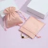 CAMPIO 50PCS BASSO CREATRING VEET Chic Chic Piccolo confezione regalo Orecchini Angello Collana Gioielli Display Packaging Casetti rosa in flanella