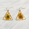 Baumelnde Ohrringe Renya Koreanische ewige gepresste echte Blumen-Tropfenohrring-Gelb-Baby-Atem-Harz-Dreieck für Frauen-Mädchen-Geschenk