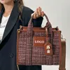 Nouveau sac fourre-tout de grande capacité sac à main en laine de soie brillante sac à tête d'aigle sac à bandoulière diagonale simple pour femme sac pour femme H240328