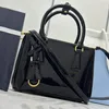 topkwaliteit 10A galleria lakleren schoudertas luxe designer lederen handvatten geëmailleerde metalen hardware handtas ritszakken crossbody tas portemonnee dames heren