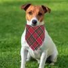 Abbigliamento per cani Sciarpa per animali domestici scozzese Comodo assorbente Asciugamano per pulizia traspirante Bandana Collare Bavaglini Bende triangolari per gatti