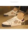 Stövlar nya män trend läder casual skor mode tryck vita lägenheter skate skor unga man gata coola sneakers