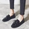 Buty swobodne Fringe Bowknot Patent skórzane mokasyny kobiety płaskie obcasy spiczaste palce stóp British Tassel Małe kobiety2024