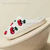 Pantofole Simpatiche pantofole a ciliegia da donna Soffici ciliegie in pelliccia di peluche Scarpe da casa Camera da letto femminile Comode diapositive slip-on piatte per la casa Novità T240323