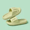 Tofflor 2024 Sommarkomfort för kvinnor utomhus slitage inomhus hem Använd badrum Flip Flops Non-Slip Sandaler Män