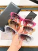 Kobiety różowe oko oka kota Najwyższa jakość A712 Designerskie okulary przeciwsłoneczne moda na zewnątrz ponadczasowy klasyczny styl retro unisex jazda anty-UV400 z pudełkiem