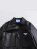 Pdara Design originale da donna Giacca in PU Moda Classica Bomber casual Cappotto di alta qualità Cappotto decorativo nero con triangolo superiore e tasca sul braccio