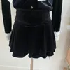 Abiti da lavoro Dolce vestito da ragazza Autunno da donna Velluto nero Top a maniche lunghe con scollo a V Mini gonna Set di due pezzi Abiti femminili di moda