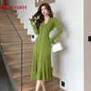 2024 Spring French Fashion Green Sticked Mid Length Dres V Neck B Button Single Breasted Ruffles Slim tröja Party Dress 240314