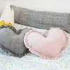 Mjuk rosa hjärtformad dekorativ kudde för babyrum dekoration sammet täckt ruffle kudd barn barnkammare rum dekor gåvor 240322