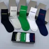 Men's Socks Designer Designer Men's and Women's Socks 5組の豪華なスポーツ冬のメッシュレター印刷された刺繍入りの通気性のある綿の男性。 E17W