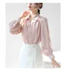 여자 티셔츠 레트로 새로운 중국 스타일 버튼 여성 셔츠 2024 스프링 뉴 v- 넥 절묘한 새틴 드레스 240322
