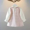 Flickans klänningar Nya vårförskolan Girls Dress Korean Fashion Cute Bow Checkered Long Sleeved Princess Childrens Dress Baby Clothing Set BC464 24323