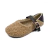 Chaussures décontractées 2024 Laine blanche Dames Sangle Boucle Mary Janes Femmes Fourrure De Mouton Appartements Bouclés Mocassins En Laine D'agneau Hiver Coton Mocasines Mujer