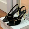 Geklede schoenen High-end vrouwelijke sandalen Zomer vol designgevoel Banket Hoge hak Verschijnen Dunne benen Open teen Damespumps