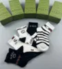 Designer -Männer- und Frauensocken fünf Paar Luxussport -Winter -Alphabet -gedruckten Socken gestickt Baumwolle für Männer und Frauen gleichermaßen 2024