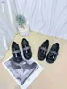럭셔리 어린이 신발 반짝이는 특허 가죽 베이비 스니커즈 크기 26-35 디자이너 신발 상자 소년 여자 캐주얼 신발 24mar